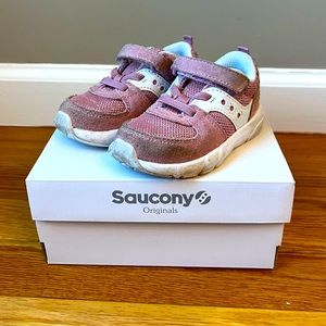 Saucony Jazz pink sneakers size 5.